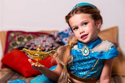 Fotografia infantil na Barra da Tijuca. Ensaio fotográfico, retrato infantil tema Disney Jasmine. Fotos da fotógrafa de família e casamento Jaque Salles Fotografia.'