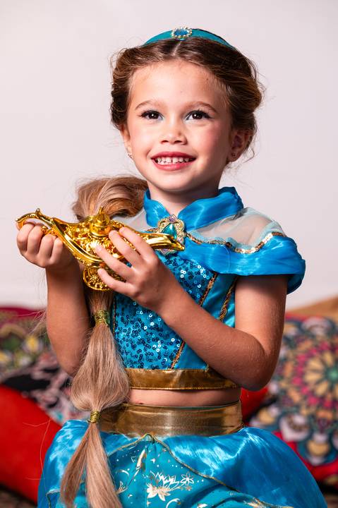 Fotografia infantil na Barra da Tijuca. Ensaio fotográfico, retrato infantil tema Disney Jasmine. Fotos da fotógrafa de família e casamento Jaque Salles Fotografia.'
