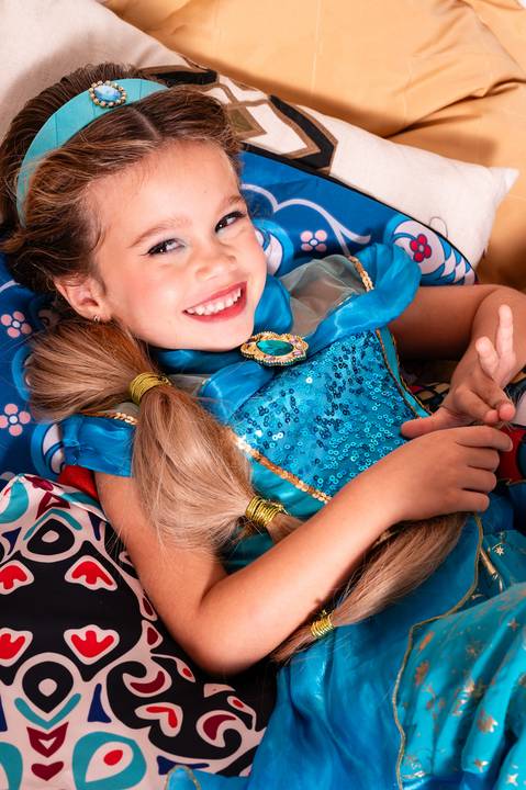 Fotografia infantil na Barra da Tijuca. Ensaio fotográfico, retrato infantil tema Disney Jasmine. Fotos da fotógrafa de família e casamento Jaque Salles Fotografia.'