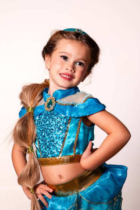 Fotografia infantil na Barra da Tijuca. Ensaio fotográfico, retrato infantil tema Disney Jasmine. Fotos da fotógrafa de família e casamento Jaque Salles Fotografia.'