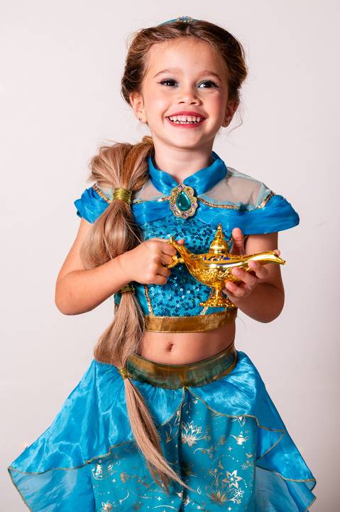 Fotografia infantil na Barra da Tijuca. Ensaio fotográfico, retrato infantil tema Disney Jasmine. Fotos da fotógrafa de família e casamento Jaque Salles Fotografia.'