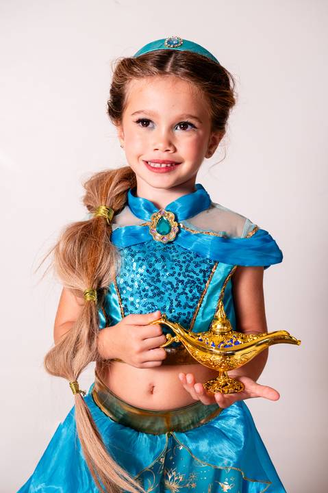 Fotografia infantil na Barra da Tijuca. Ensaio fotográfico, retrato infantil tema Disney Jasmine. Fotos da fotógrafa de família e casamento Jaque Salles Fotografia.'
