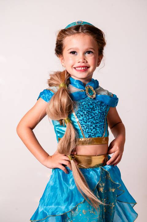 Fotografia infantil na Barra da Tijuca. Ensaio fotográfico, retrato infantil tema Disney Jasmine. Fotos da fotógrafa de família e casamento Jaque Salles Fotografia.'