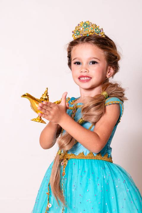 Fotografia infantil na Barra da Tijuca. Ensaio fotográfico, retrato infantil tema Disney Jasmine. Fotos da fotógrafa de família e casamento Jaque Salles Fotografia.'