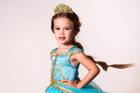 Fotografia infantil na Barra da Tijuca. Ensaio fotográfico, retrato infantil tema Disney Jasmine. Fotos da fotógrafa de família e casamento Jaque Salles Fotografia.'