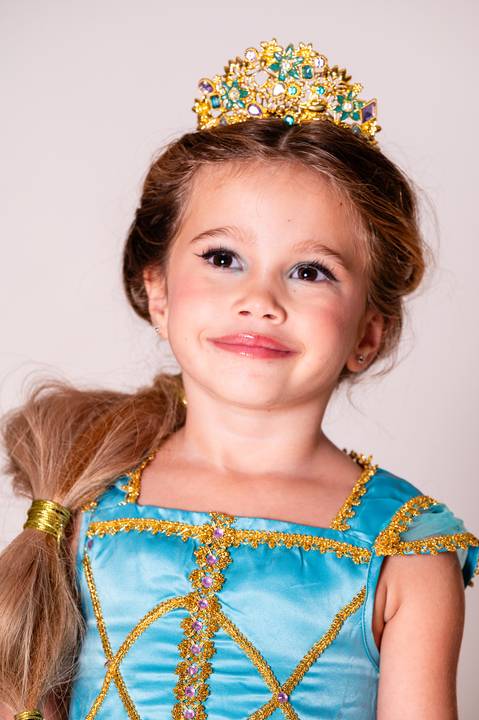 Fotografia infantil na Barra da Tijuca. Ensaio fotográfico, retrato infantil tema Disney Jasmine. Fotos da fotógrafa de família e casamento Jaque Salles Fotografia.'