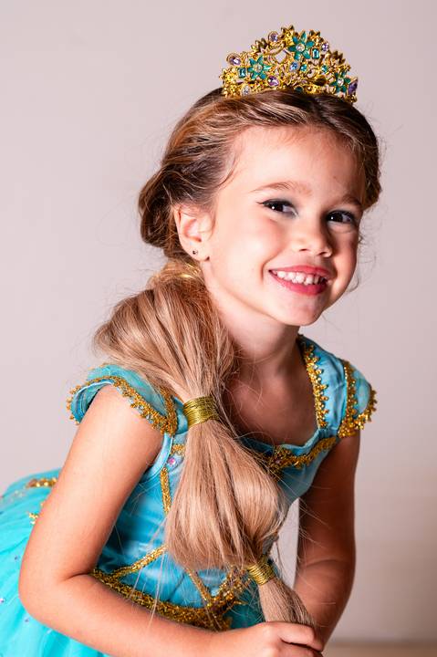 Fotografia infantil na Barra da Tijuca. Ensaio fotográfico, retrato infantil tema Disney Jasmine. Fotos da fotógrafa de família e casamento Jaque Salles Fotografia.'