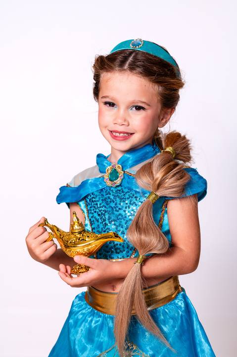 Fotografia infantil na Barra da Tijuca. Ensaio fotográfico, retrato infantil tema Disney Jasmine. Fotos da fotógrafa de família e casamento Jaque Salles Fotografia.'