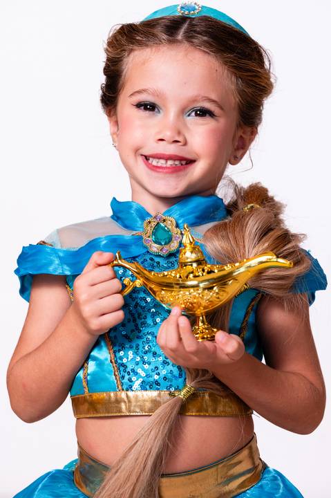 Fotografia infantil na Barra da Tijuca. Ensaio fotográfico, retrato infantil tema Disney Jasmine. Fotos da fotógrafa de família e casamento Jaque Salles Fotografia.'