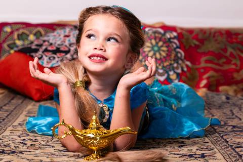 Fotografia infantil na Barra da Tijuca. Ensaio fotográfico, retrato infantil tema Disney Jasmine. Fotos da fotógrafa de família e casamento Jaque Salles Fotografia.'