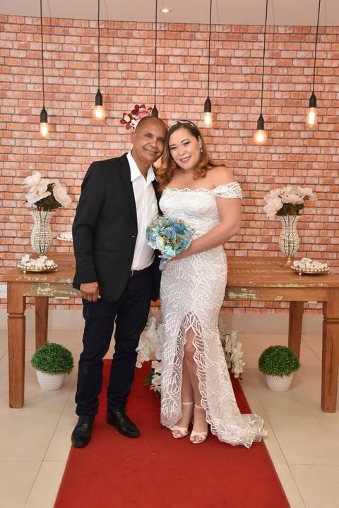 OS NOIVOS SALA COM A DECORAÇÃO'