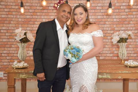 OS NOIVOS SALA COM A DECORAÇÃO'