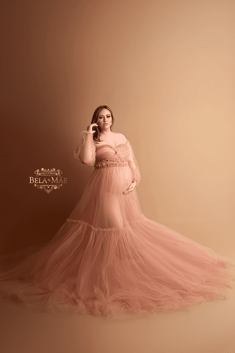 Ensaio Gestante ( Fundo fotográfico bege) Estúdio Bela Mãe - Nova Iguaçu-RJ'