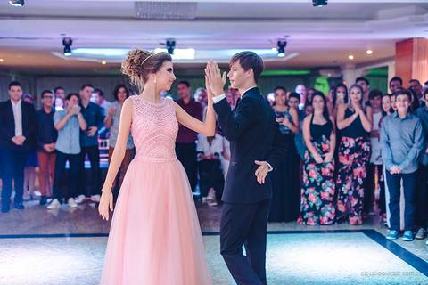 lindo aniversário de 15 anos da Sarah realizado em Vitória por fotógrafos de casamento de vila velha fotógrafos de casamento de Vitória fotógrafos de casamento de Serra ES com vestido making of e maquiagem e fotos de balada e dança'