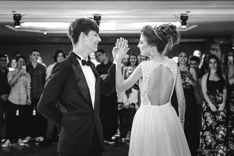 lindo aniversário de 15 anos da Sarah realizado em Vitória por fotógrafos de casamento de vila velha fotógrafos de casamento de Vitória fotógrafos de casamento de Serra ES com vestido making of e maquiagem e fotos de balada e dança'