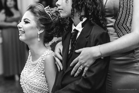 lindo aniversário de 15 anos da Sarah realizado em Vitória por fotógrafos de casamento de vila velha fotógrafos de casamento de Vitória fotógrafos de casamento de Serra ES com vestido making of e maquiagem e fotos de balada e dança'