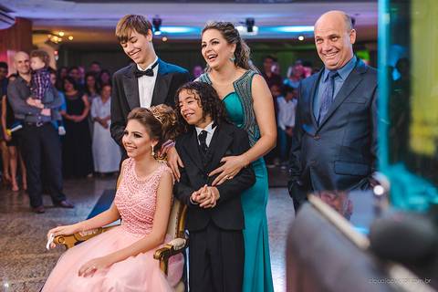 lindo aniversário de 15 anos da Sarah realizado em Vitória por fotógrafos de casamento de vila velha fotógrafos de casamento de Vitória fotógrafos de casamento de Serra ES com vestido making of e maquiagem e fotos de balada e dança'
