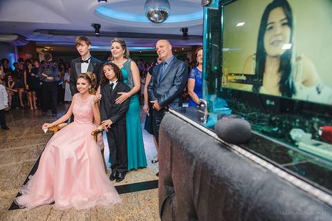 lindo aniversário de 15 anos da Sarah realizado em Vitória por fotógrafos de casamento de vila velha fotógrafos de casamento de Vitória fotógrafos de casamento de Serra ES com vestido making of e maquiagem e fotos de balada e dança'