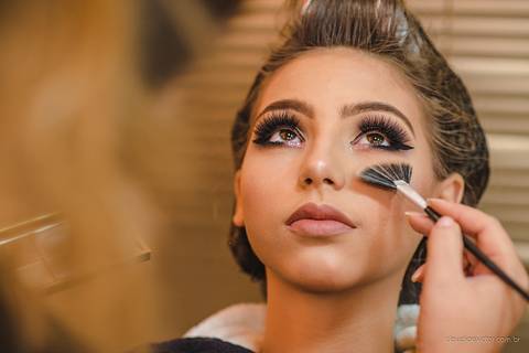 lindo aniversário de 15 anos da Sarah realizado em Vitória por fotógrafos de casamento de vila velha fotógrafos de casamento de Vitória fotógrafos de casamento de Serra ES com vestido making of e maquiagem e fotos de balada e dança'