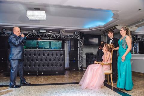 lindo aniversário de 15 anos da Sarah realizado em Vitória por fotógrafos de casamento de vila velha fotógrafos de casamento de Vitória fotógrafos de casamento de Serra ES com vestido making of e maquiagem e fotos de balada e dança'