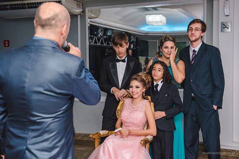 lindo aniversário de 15 anos da Sarah realizado em Vitória por fotógrafos de casamento de vila velha fotógrafos de casamento de Vitória fotógrafos de casamento de Serra ES com vestido making of e maquiagem e fotos de balada e dança'