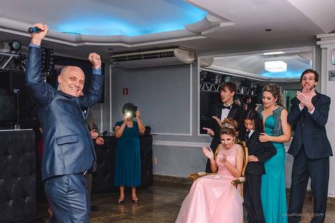 lindo aniversário de 15 anos da Sarah realizado em Vitória por fotógrafos de casamento de vila velha fotógrafos de casamento de Vitória fotógrafos de casamento de Serra ES com vestido making of e maquiagem e fotos de balada e dança'