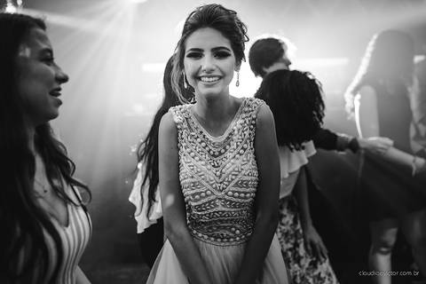 lindo aniversário de 15 anos da Sarah realizado em Vitória por fotógrafos de casamento de vila velha fotógrafos de casamento de Vitória fotógrafos de casamento de Serra ES com vestido making of e maquiagem e fotos de balada e dança'