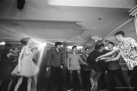 lindo aniversário de 15 anos da Sarah realizado em Vitória por fotógrafos de casamento de vila velha fotógrafos de casamento de Vitória fotógrafos de casamento de Serra ES com vestido making of e maquiagem e fotos de balada e dança'