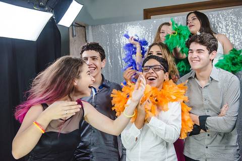 lindo aniversário de 15 anos da Sarah realizado em Vitória por fotógrafos de casamento de vila velha fotógrafos de casamento de Vitória fotógrafos de casamento de Serra ES com vestido making of e maquiagem e fotos de balada e dança'