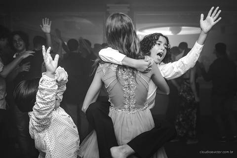 lindo aniversário de 15 anos da Sarah realizado em Vitória por fotógrafos de casamento de vila velha fotógrafos de casamento de Vitória fotógrafos de casamento de Serra ES com vestido making of e maquiagem e fotos de balada e dança'
