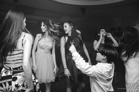 lindo aniversário de 15 anos da Sarah realizado em Vitória por fotógrafos de casamento de vila velha fotógrafos de casamento de Vitória fotógrafos de casamento de Serra ES com vestido making of e maquiagem e fotos de balada e dança'