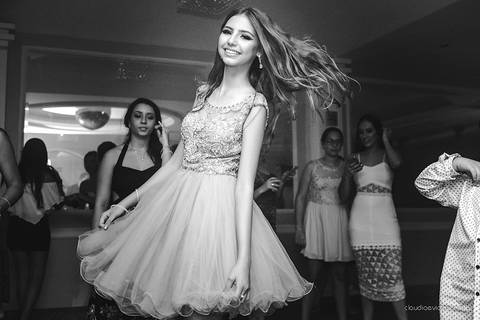 lindo aniversário de 15 anos da Sarah realizado em Vitória por fotógrafos de casamento de vila velha fotógrafos de casamento de Vitória fotógrafos de casamento de Serra ES com vestido making of e maquiagem e fotos de balada e dança'