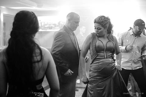 lindo aniversário de 15 anos da Sarah realizado em Vitória por fotógrafos de casamento de vila velha fotógrafos de casamento de Vitória fotógrafos de casamento de Serra ES com vestido making of e maquiagem e fotos de balada e dança'