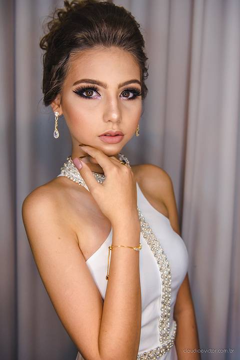 lindo aniversário de 15 anos da Sarah realizado em Vitória por fotógrafos de casamento de vila velha fotógrafos de casamento de Vitória fotógrafos de casamento de Serra ES com vestido making of e maquiagem e fotos de balada e dança'