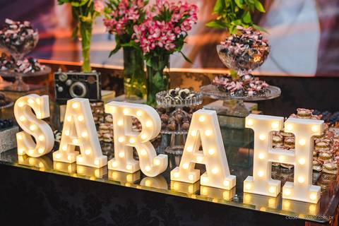 lindo aniversário de 15 anos da Sarah realizado em Vitória por fotógrafos de casamento de vila velha fotógrafos de casamento de Vitória fotógrafos de casamento de Serra ES com vestido making of e maquiagem e fotos de balada e dança'