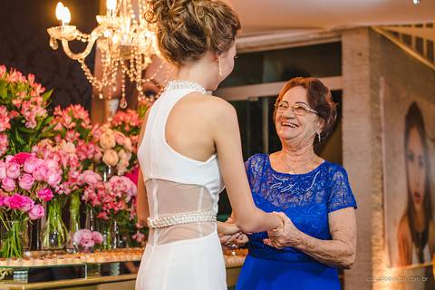 lindo aniversário de 15 anos da Sarah realizado em Vitória por fotógrafos de casamento de vila velha fotógrafos de casamento de Vitória fotógrafos de casamento de Serra ES com vestido making of e maquiagem e fotos de balada e dança'
