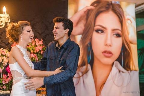 lindo aniversário de 15 anos da Sarah realizado em Vitória por fotógrafos de casamento de vila velha fotógrafos de casamento de Vitória fotógrafos de casamento de Serra ES com vestido making of e maquiagem e fotos de balada e dança'