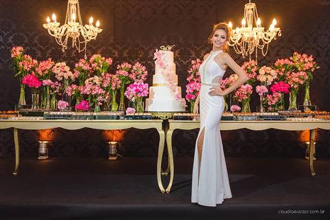 lindo aniversário de 15 anos da Sarah realizado em Vitória por fotógrafos de casamento de vila velha fotógrafos de casamento de Vitória fotógrafos de casamento de Serra ES com vestido making of e maquiagem e fotos de balada e dança'