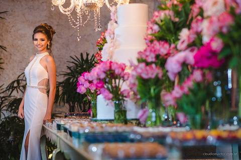 lindo aniversário de 15 anos da Sarah realizado em Vitória por fotógrafos de casamento de vila velha fotógrafos de casamento de Vitória fotógrafos de casamento de Serra ES com vestido making of e maquiagem e fotos de balada e dança'
