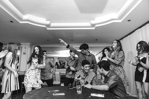 lindo aniversário de 15 anos da Sarah realizado em Vitória por fotógrafos de casamento de vila velha fotógrafos de casamento de Vitória fotógrafos de casamento de Serra ES com vestido making of e maquiagem e fotos de balada e dança'
