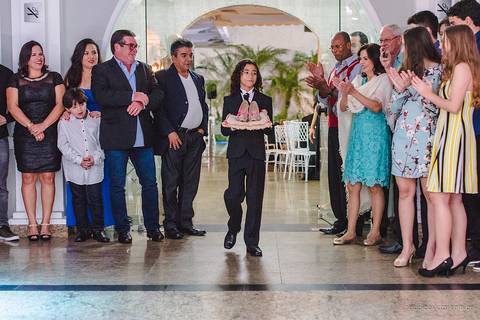 lindo aniversário de 15 anos da Sarah realizado em Vitória por fotógrafos de casamento de vila velha fotógrafos de casamento de Vitória fotógrafos de casamento de Serra ES com vestido making of e maquiagem e fotos de balada e dança'