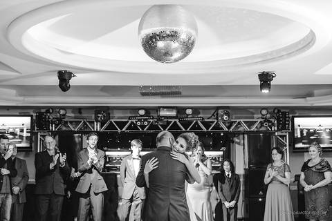 lindo aniversário de 15 anos da Sarah realizado em Vitória por fotógrafos de casamento de vila velha fotógrafos de casamento de Vitória fotógrafos de casamento de Serra ES com vestido making of e maquiagem e fotos de balada e dança'