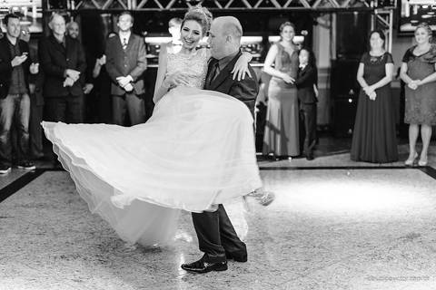 lindo aniversário de 15 anos da Sarah realizado em Vitória por fotógrafos de casamento de vila velha fotógrafos de casamento de Vitória fotógrafos de casamento de Serra ES com vestido making of e maquiagem e fotos de balada e dança'