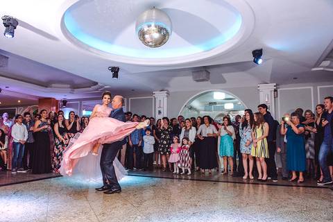 lindo aniversário de 15 anos da Sarah realizado em Vitória por fotógrafos de casamento de vila velha fotógrafos de casamento de Vitória fotógrafos de casamento de Serra ES com vestido making of e maquiagem e fotos de balada e dança'