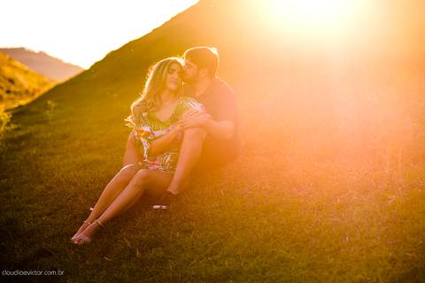 Lindo ensaio namoro de casal pré wedding realizado em Matilde com cachoeira por do sol noivo e noiva realizado por fotógrafos de casamento de Vila Velha fotógrafos de casamento de vitória fotógrafos de casamento de serra espirito santo ES'