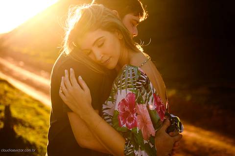 Lindo ensaio namoro de casal pré wedding realizado em Matilde com cachoeira por do sol noivo e noiva realizado por fotógrafos de casamento de Vila Velha fotógrafos de casamento de vitória fotógrafos de casamento de serra espirito santo ES'