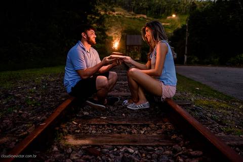Lindo ensaio namoro de casal pré wedding realizado em Matilde com cachoeira por do sol noivo e noiva realizado por fotógrafos de casamento de Vila Velha fotógrafos de casamento de vitória fotógrafos de casamento de serra espirito santo ES'