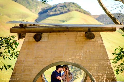 Lindo ensaio namoro de casal pré wedding realizado em Matilde com cachoeira por do sol noivo e noiva realizado por fotógrafos de casamento de Vila Velha fotógrafos de casamento de vitória fotógrafos de casamento de serra espirito santo ES'