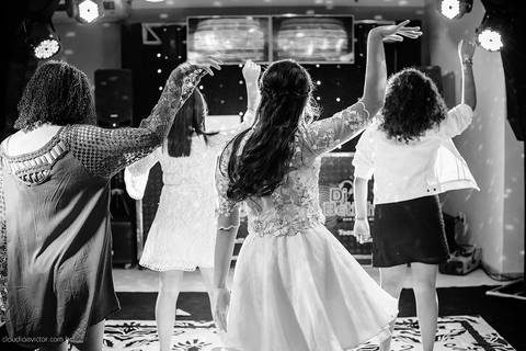 Aniversário de 15 anos fotografado por fotógrafos de casamento de vila velha fotógrafos de casamento de vitória fotógrafos de casamento de serra Espírito santo ES no cerimonial com pista de dança e making of'