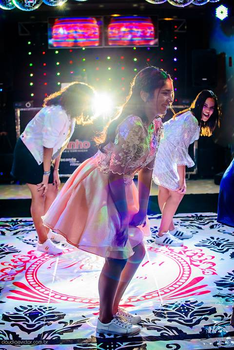 Aniversário de 15 anos fotografado por fotógrafos de casamento de vila velha fotógrafos de casamento de vitória fotógrafos de casamento de serra Espírito santo ES no cerimonial com pista de dança e making of'